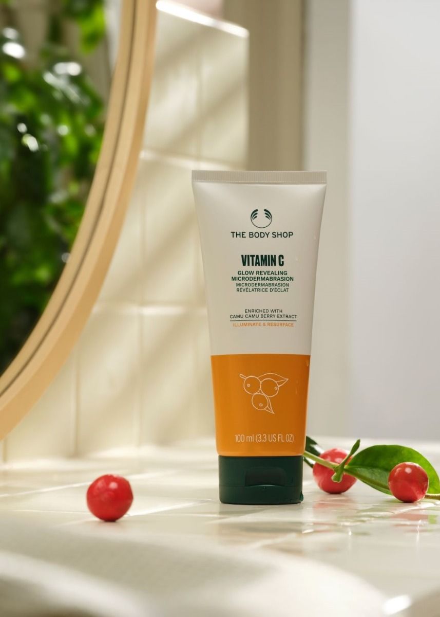 The Body Shop Vitamin C Glow Revealing Microdermabrasion, 100ml Buy at Indicrest Image 4