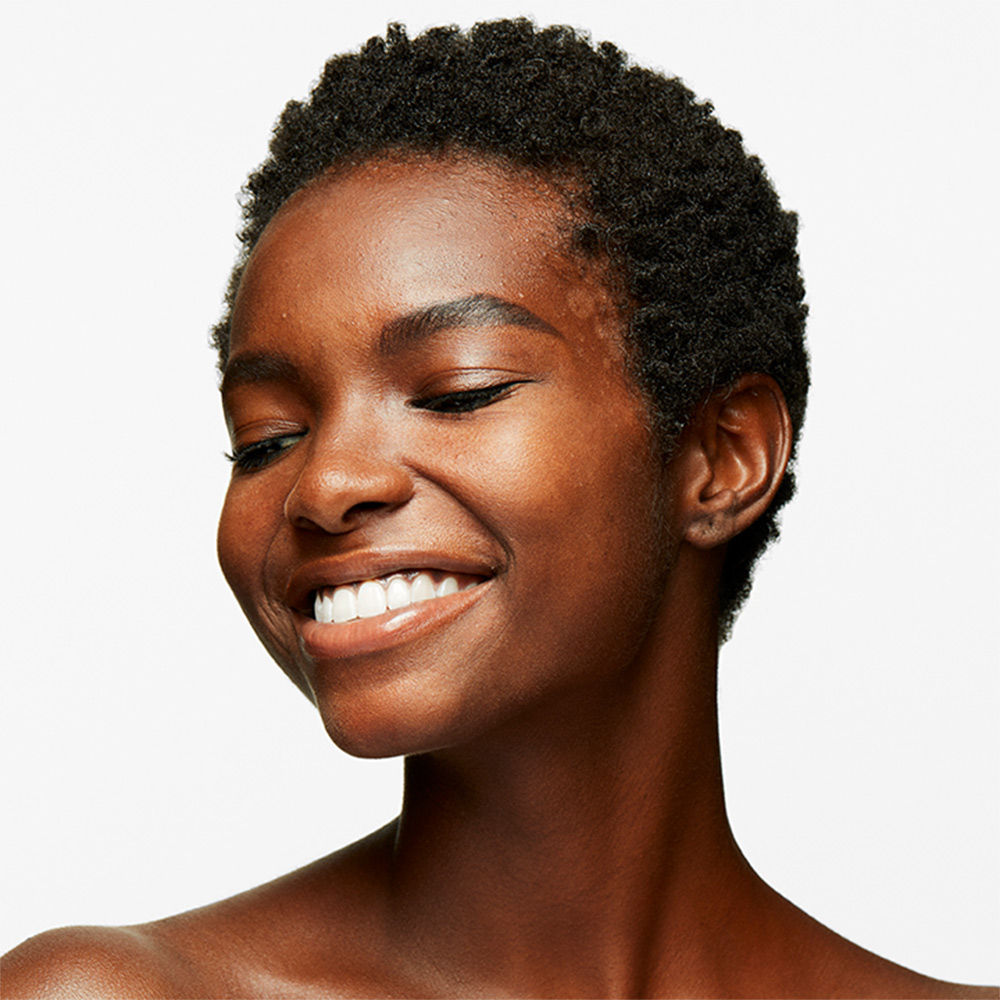 M.A.C Strobe Dewy Skin Tint - Deep Dark Plus, 1g Buy at Indicrest Image 3