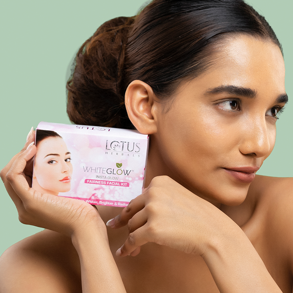 Lotus Herbals WhiteGlow InstaGlow Brightening 4 in 1 Facial Kit, Cleansing Milk 10g + Scrub 10g + Massage Creme 10g + Masque 10g