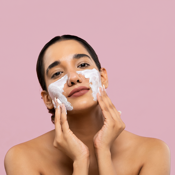 Lotus Herbals WhiteGlow InstaGlow Brightening 4 in 1 Facial Kit, Cleansing Milk 10g + Scrub 10g + Massage Creme 10g + Masque 10g