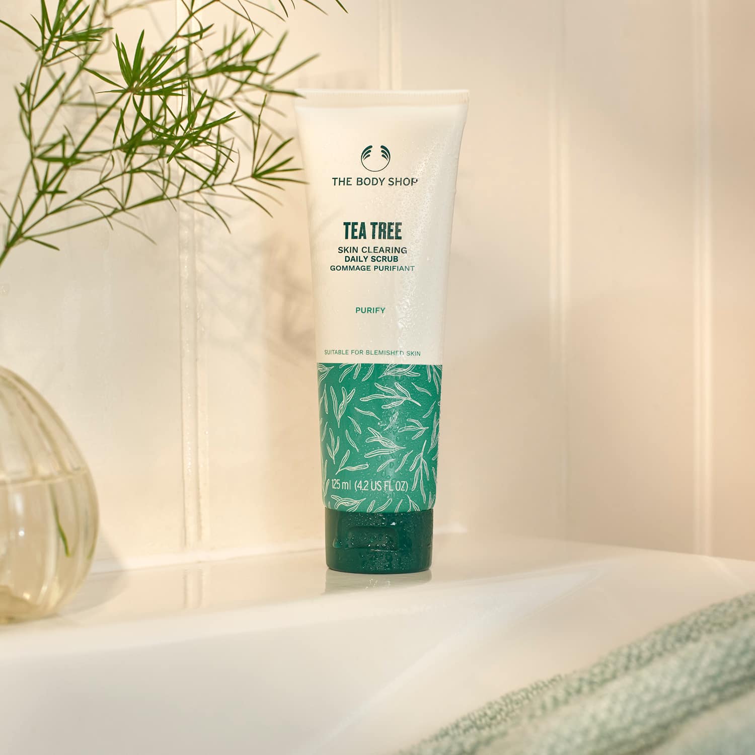 The Body Shop Tea Tree Squeaky Clean Scrub with Purifying Tea Tree Oil (125 ml)3