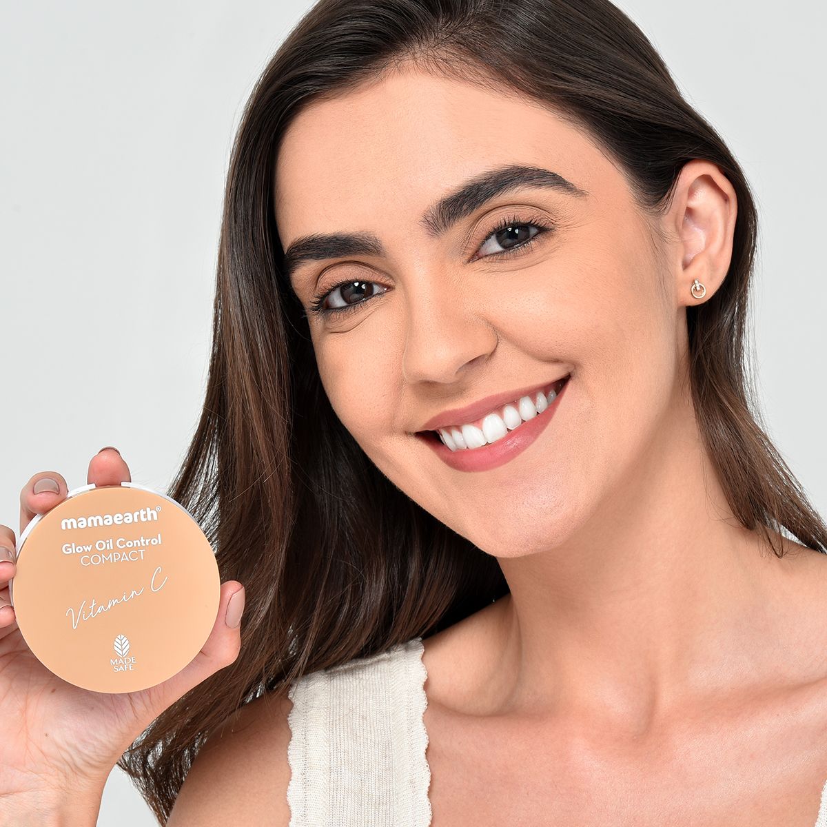 Mamaearth Glow Oil Control Compact With SPF 30, 9g | Creme Glow - Image 2 - Buy from Indicrest