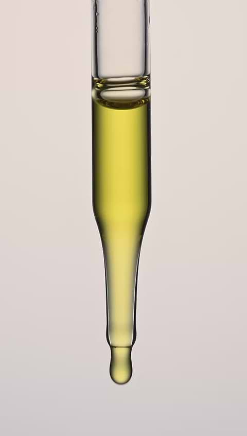 Minimalist Frizz Control Complex SPF 30 Hair Serum For reduces frizz, smoothens &amp; protects from UV, 50ml - Image 6 - Buy from Indicrest