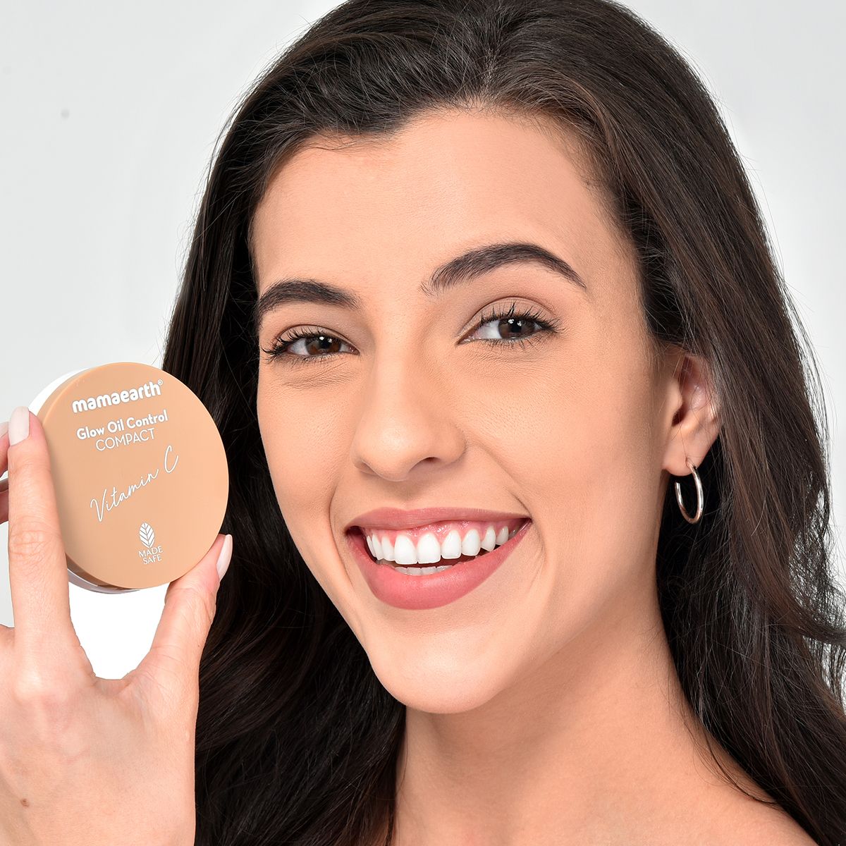 Mamaearth Glow Oil Control Compact With SPF 30, 9g |Ivory Glow - Image 2 - Buy from Indicrest