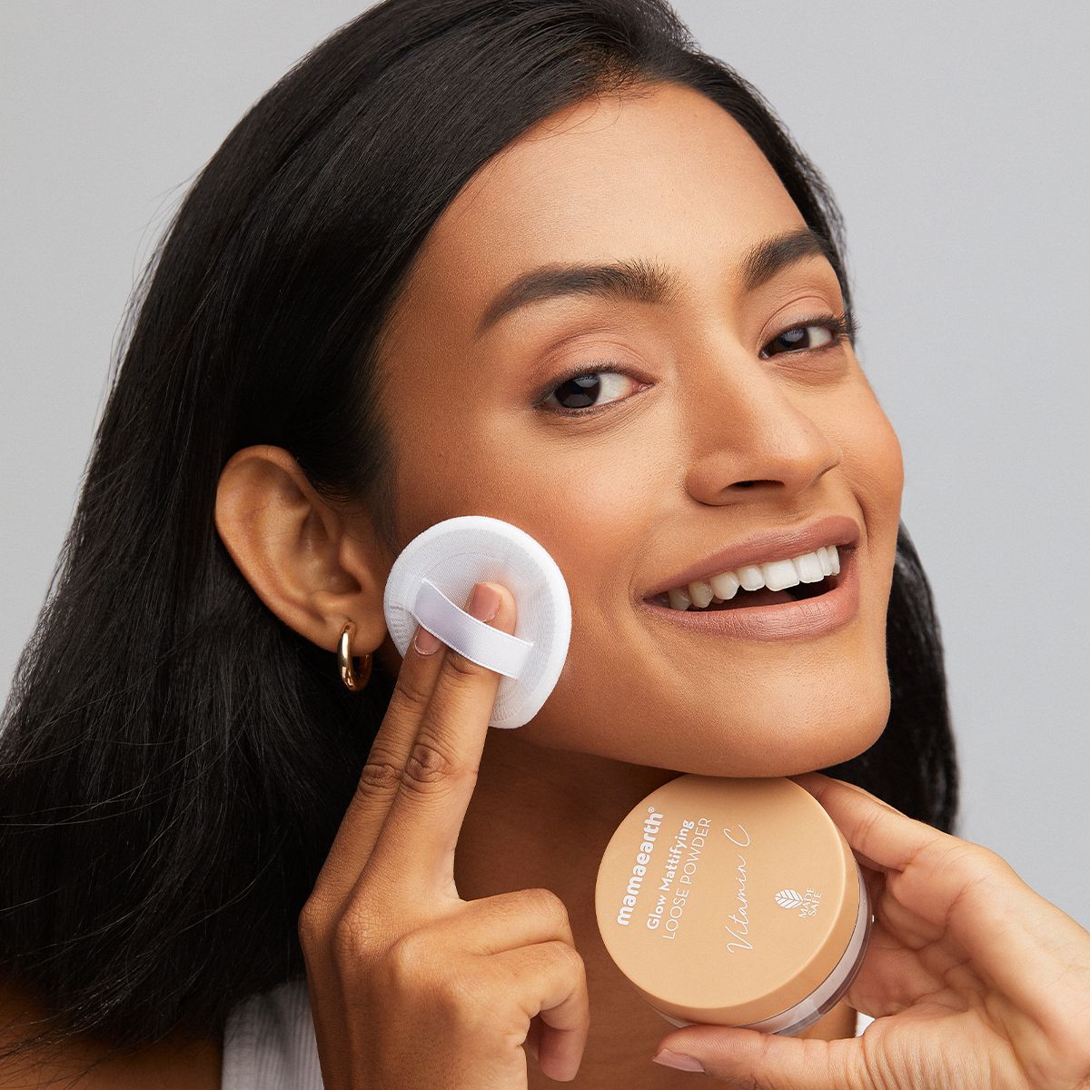 Mamaearth Glow Mattifying Loose Powder with Vitamin C & Aloe Vera for a Natural Matte Look, 12g - Image 2 - Buy from Indicrest