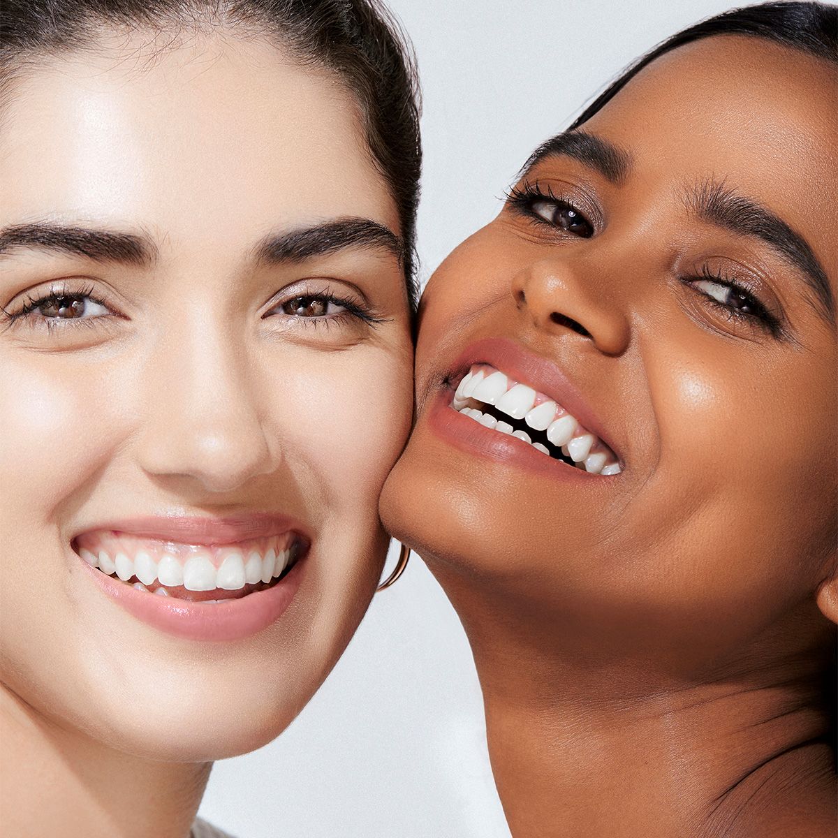 Mamaearth Glow Full Coverage Compact With SPF 30, 9g | Ivory Glow - Image 5 - Buy from Indicrest