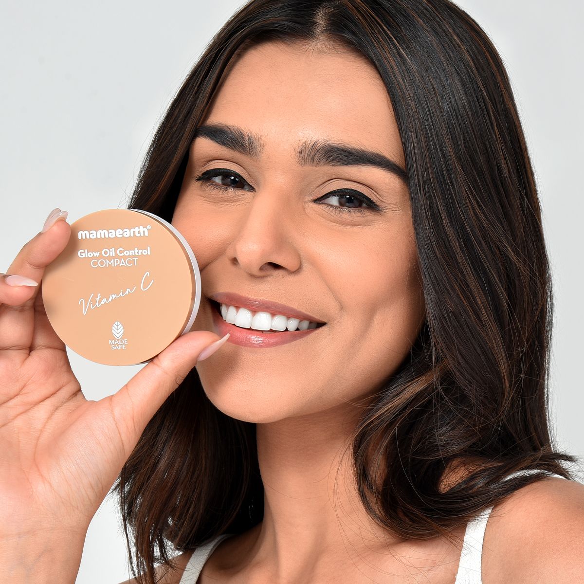 Mamaearth Glow Oil Control Compact With SPF 30, 9g | Nude Glow - Image 2 - Buy from Indicrest