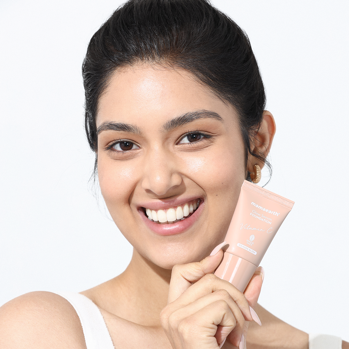 Mamaearth Glow Serum Foundation Mini Tube, Nude Glow, 18ml - Image 2 - Buy from Indicrest