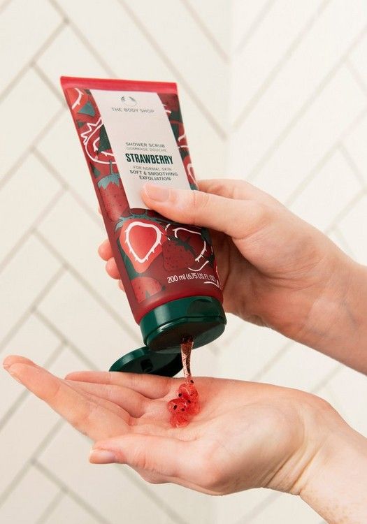 The Body Shop Strawberry Shower Scrub, 200ml Buy at Indicrest Image 4